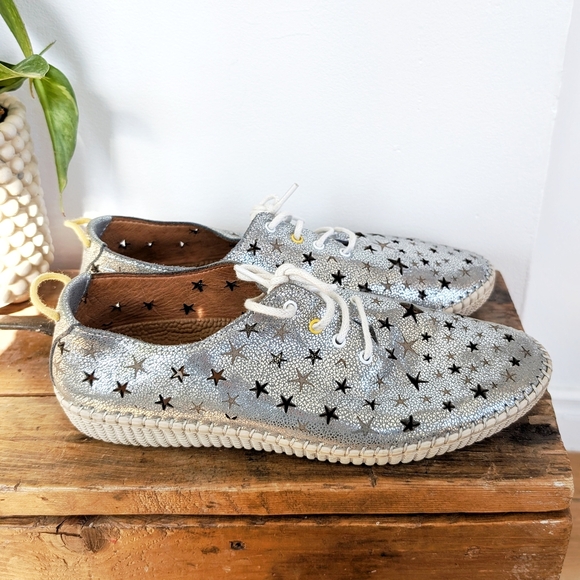 APROPO Silver Star Patterned Women's Shoes - Picture 2 of 4